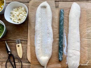 Pizza-Stangen mit Füllung Pizza-Stangen füllen: Mit Pesto, Tomatensauce und Käse für den perfekten Snack oder Mahlzeit.