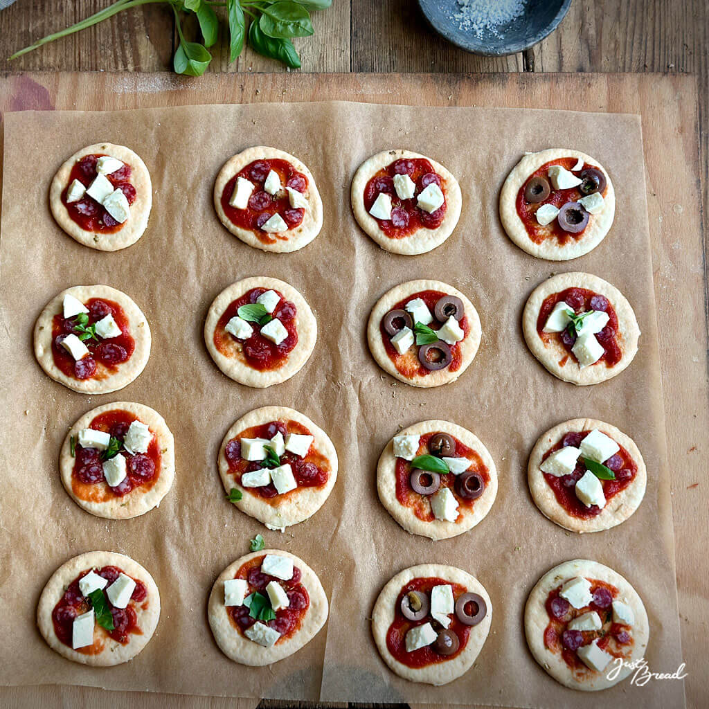 Mini-Pizzen mit dem Belag deiner Wahl