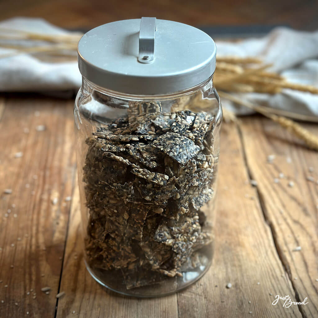 Luftdicht verschlossen halten sich die sauerteig Cracker mehrere Wochen