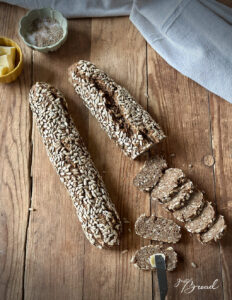Friesische Küstenstange aus Roggen mit kerniger Krume und knuspriger Kruste