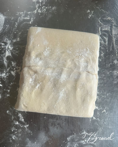 Butter in den Teig einschlagen