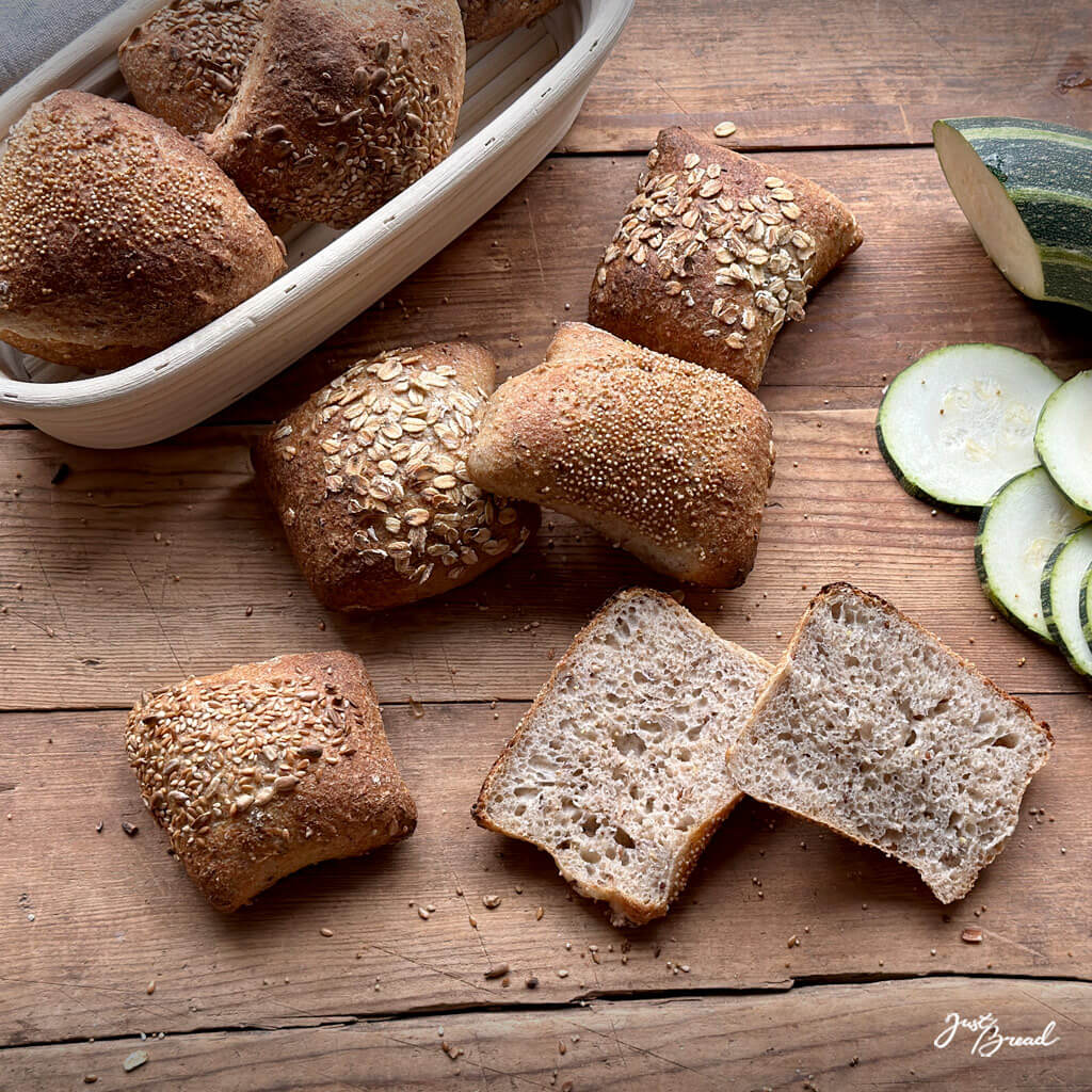 Zucchini-Brötchen mit Saaten selber backen