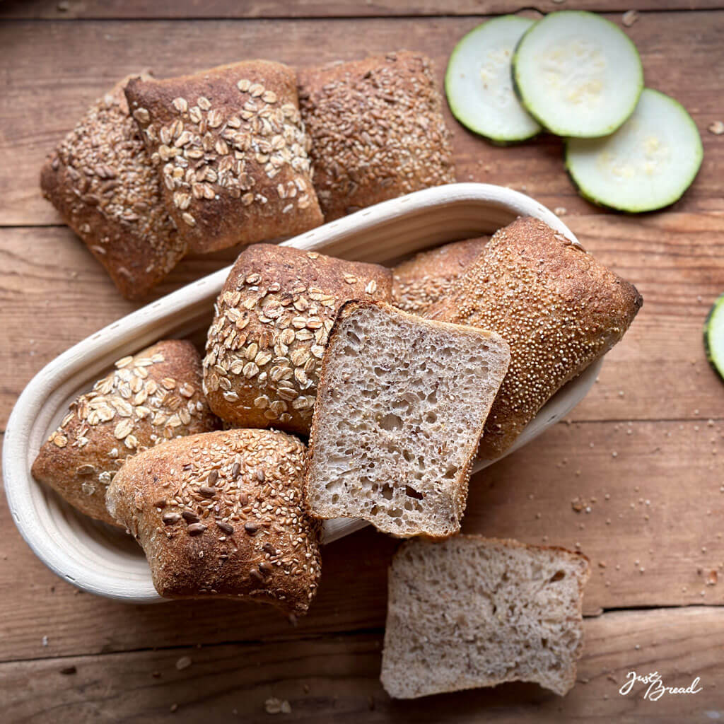 Zucchini-Brötchen mit Saaten selber backen