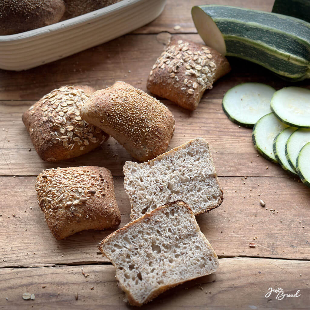 Zucchini-Brötchen mit Saaten selber backen
